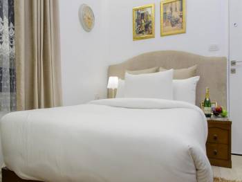 Deluxe Single Room16